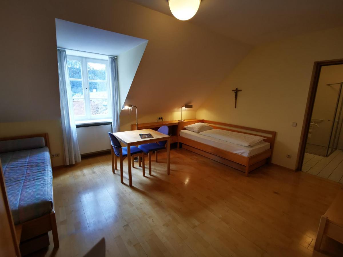 Haus Der Begegnung Heilig Geist Otel Burghausen Dış mekan fotoğraf