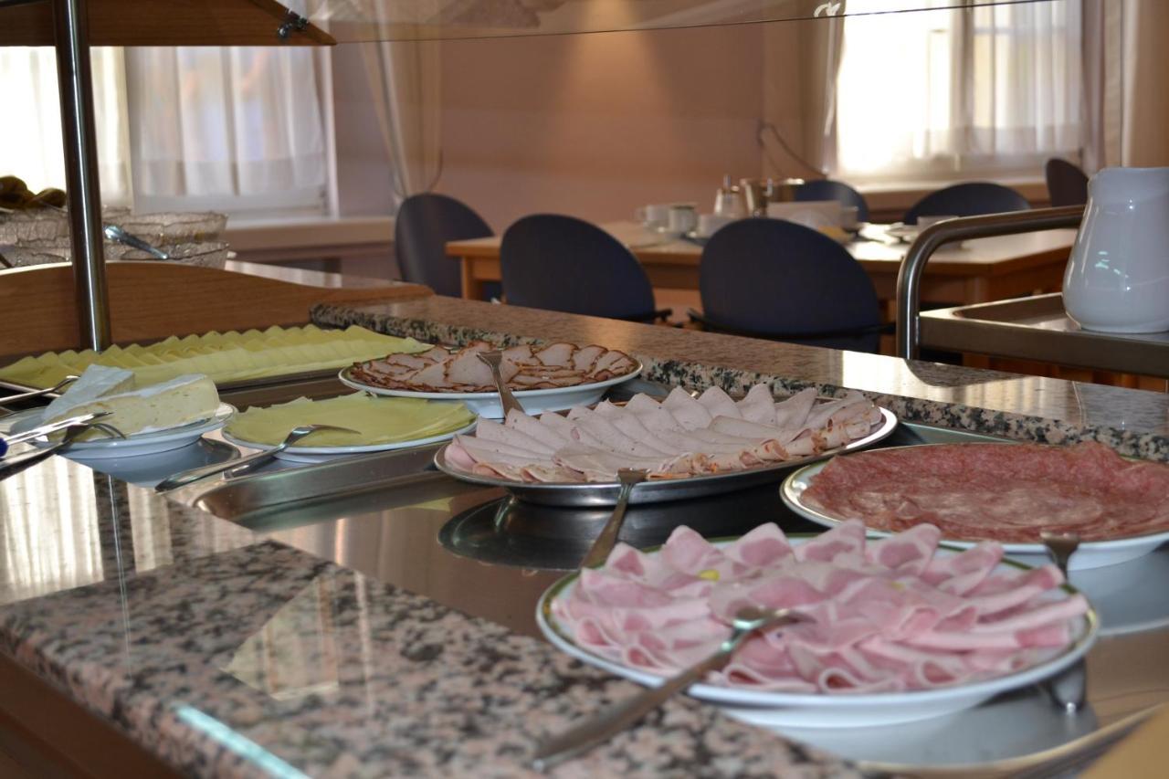 Haus Der Begegnung Heilig Geist Otel Burghausen Dış mekan fotoğraf