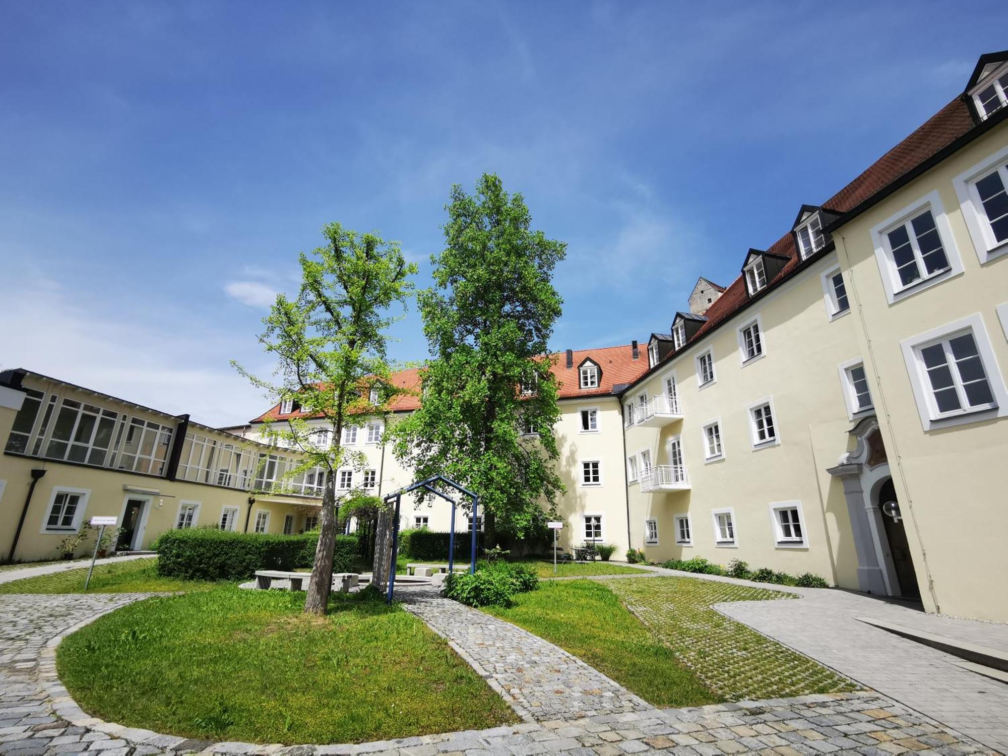 Haus Der Begegnung Heilig Geist Otel Burghausen Dış mekan fotoğraf