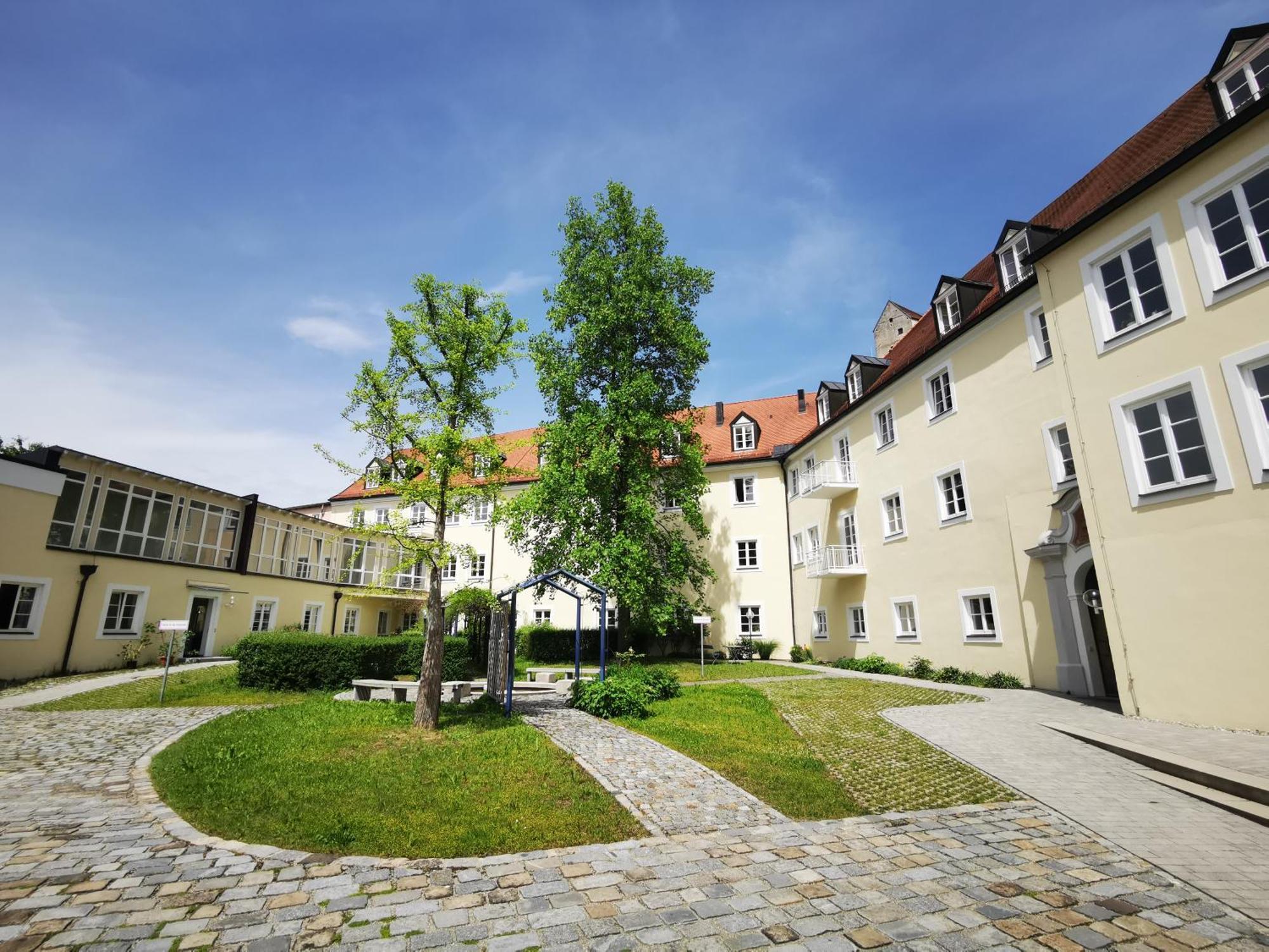 Haus Der Begegnung Heilig Geist Otel Burghausen Dış mekan fotoğraf
