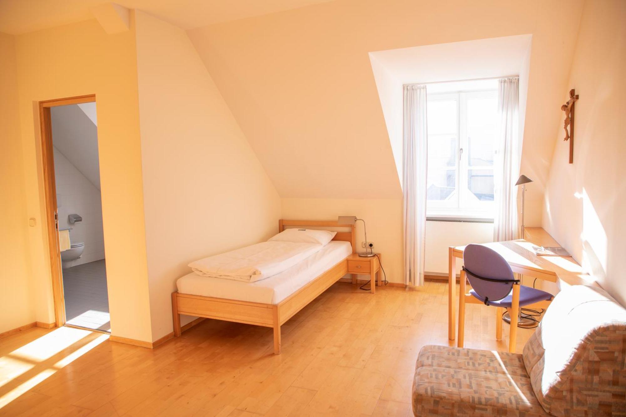 Haus Der Begegnung Heilig Geist Otel Burghausen Dış mekan fotoğraf